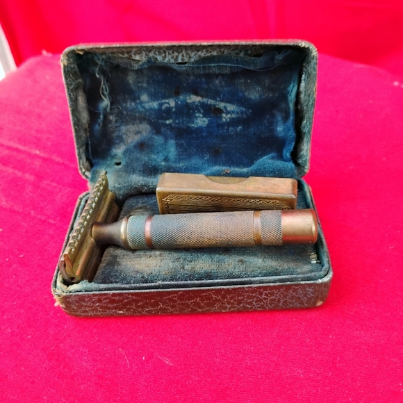 Antique Gillette Gold Tone Safety Razor In Original Case With Metal Razor Box - Picture 8 of 14